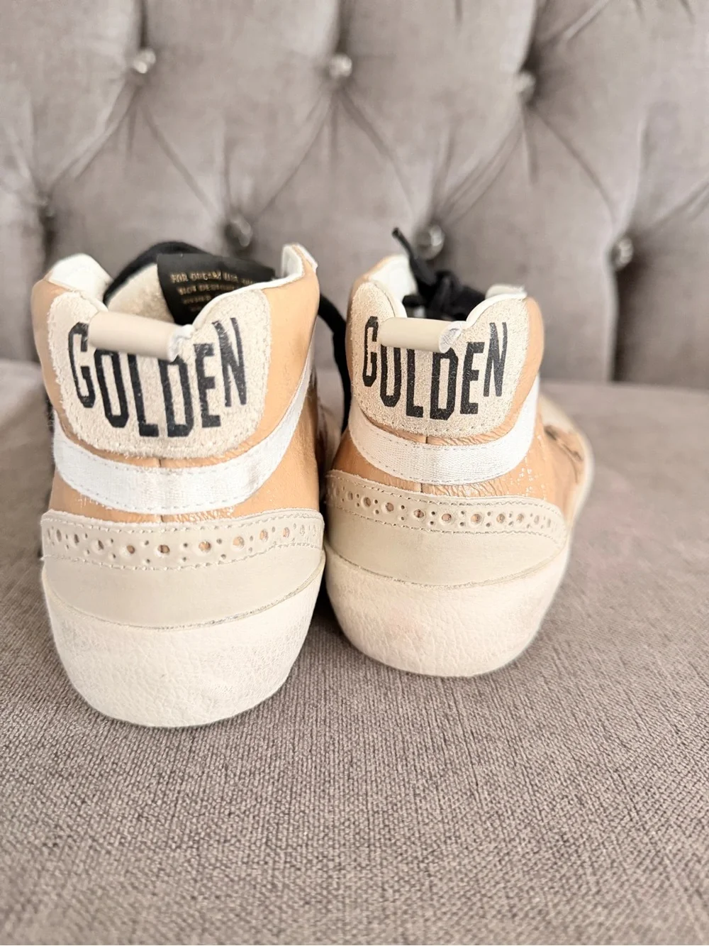 Golden Goose Women's mid-Top Sneakers in beige with Black Laces